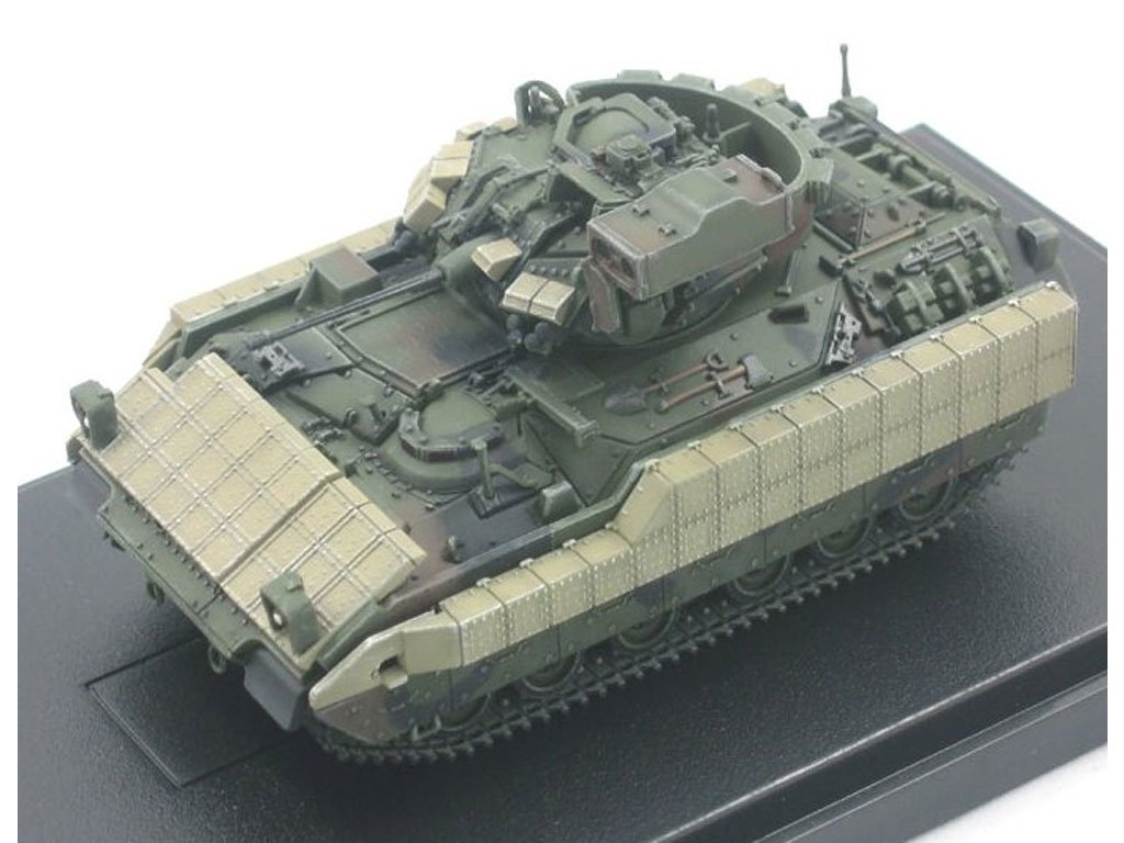 foto DRAGON - M2A2 BRADLEY, 1.OBRNN DIV., IRK, 2004, 1/72